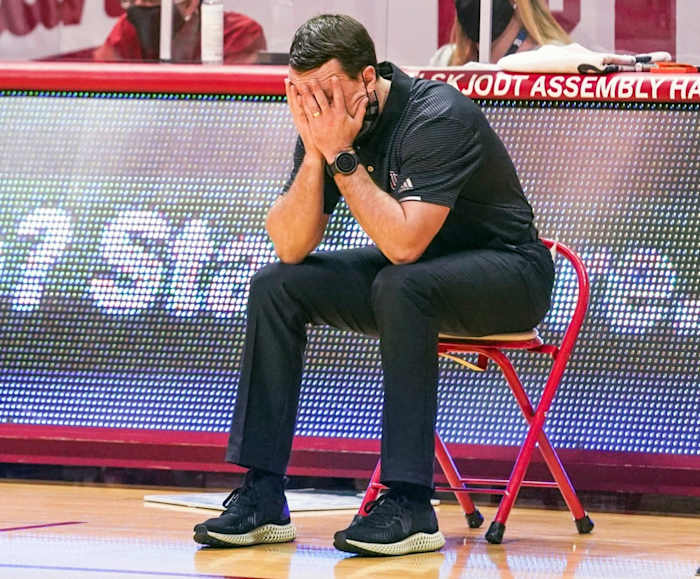Indiana coach Archie Miller buries his head in his hands after a turnover. (USA TODAY Sports)